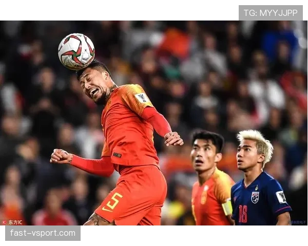 张琳芃训练完直接去接孩子放学，这反差谁懂啊