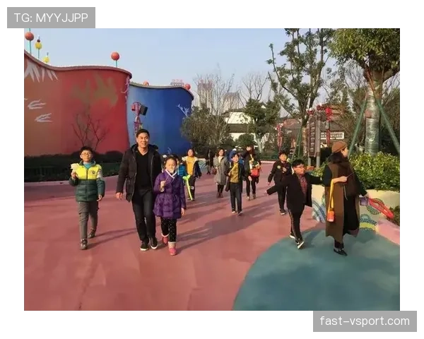 龚翔宇训练完直接拎爱马仕去接娃，这妈味谁懂啊